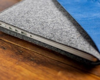 Macbook Pro 13" Sleeve, Macbook Pro 13 Case, Macbook Pro Pouch, Macbook Case, Mac Pro Sleeve : Dark Grey Wool Felt, Blue Leather Pocket