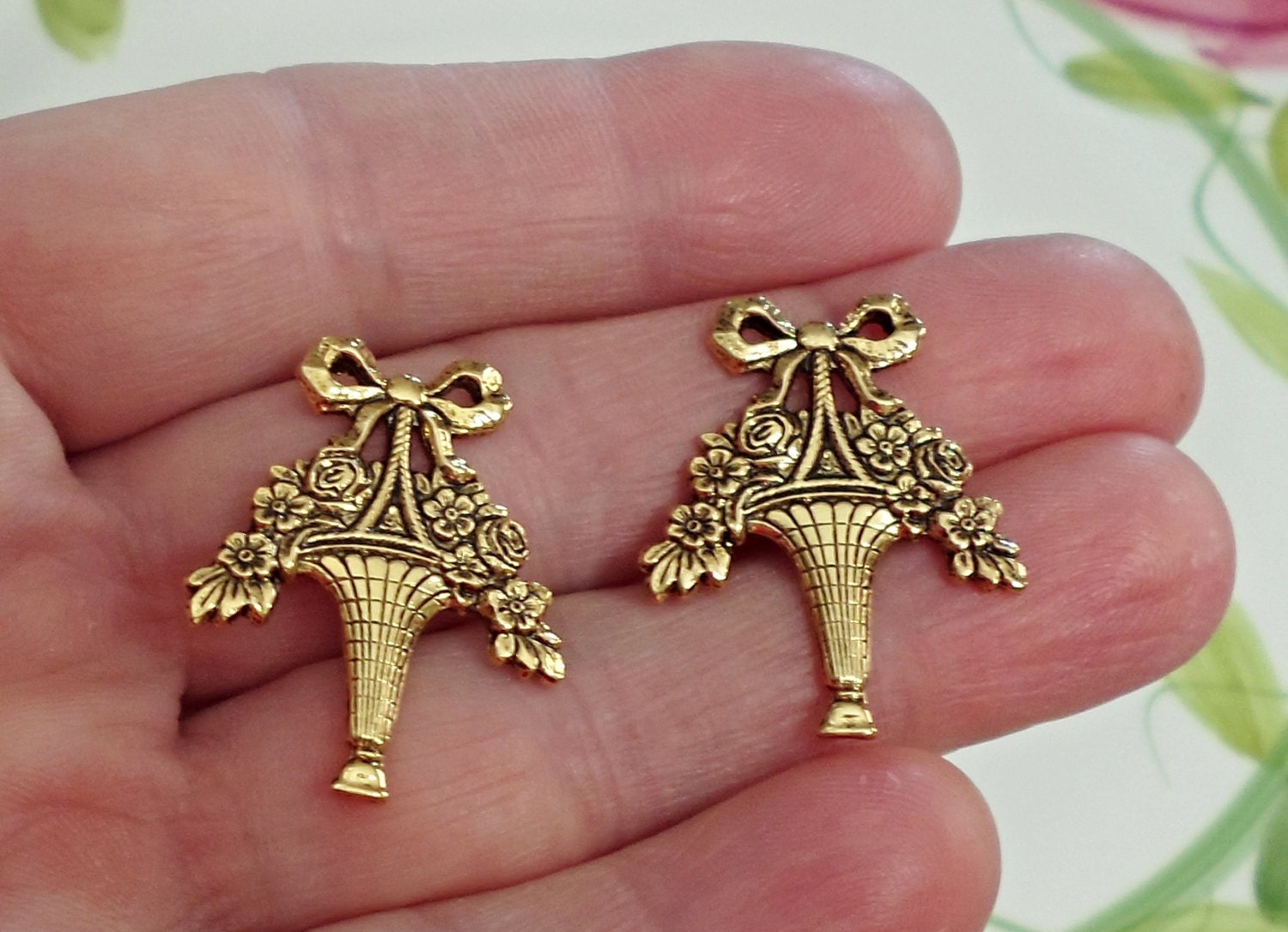 12 pcs Antique Gold Flowers in a Vase Charms Jewelry Findings and Charm Bracelet And pendant