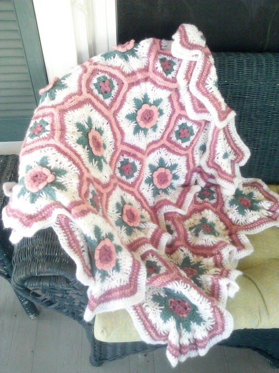 Shabby Chic Primrose Vintage Crocheted Afghan / 44 x