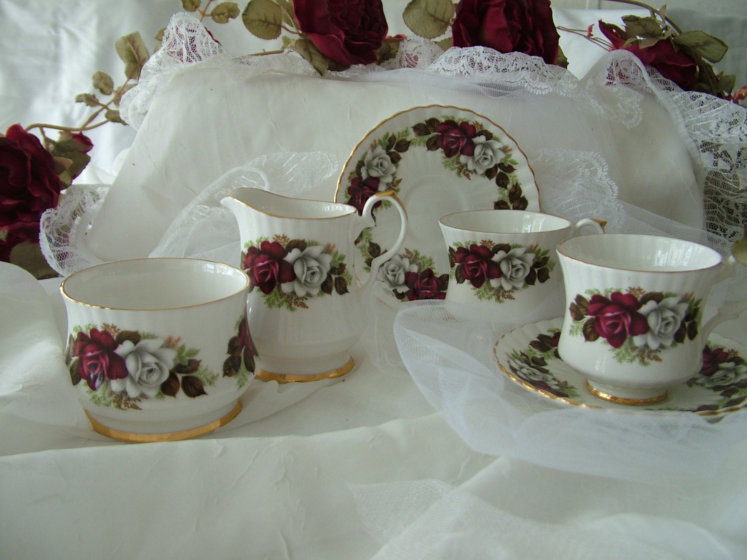 6 piece Royal Imperial Finest Bone China coffee set red and