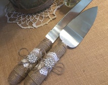 Decorating wedding cake knife