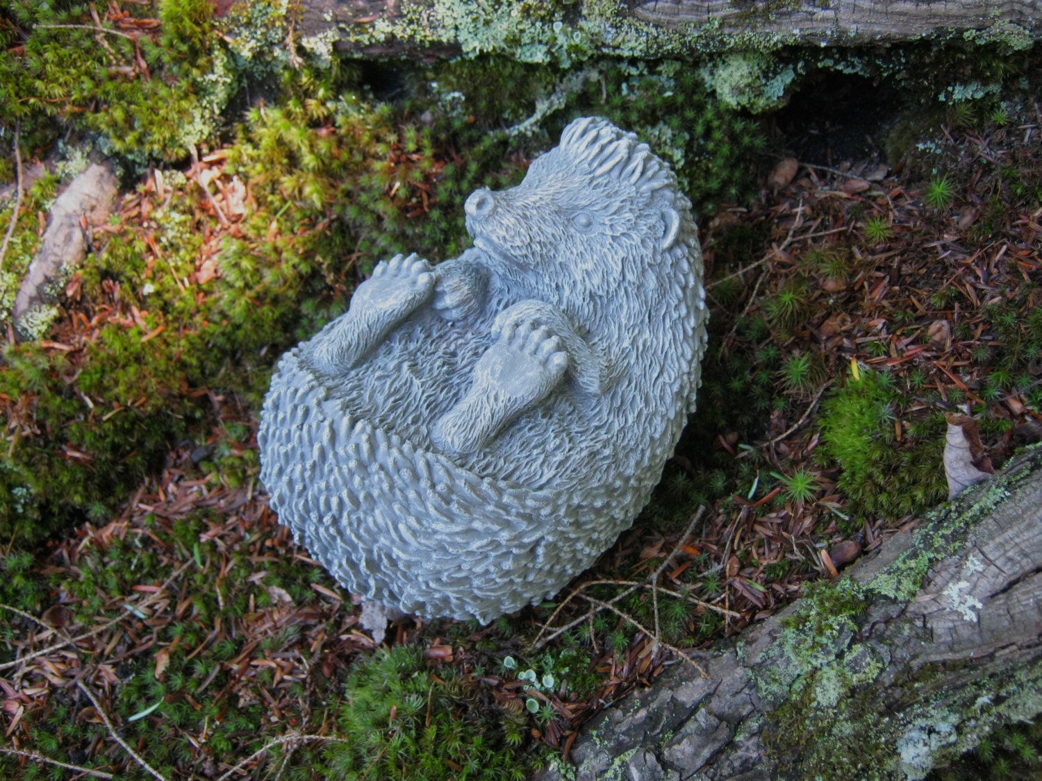 garden hedgehog statue