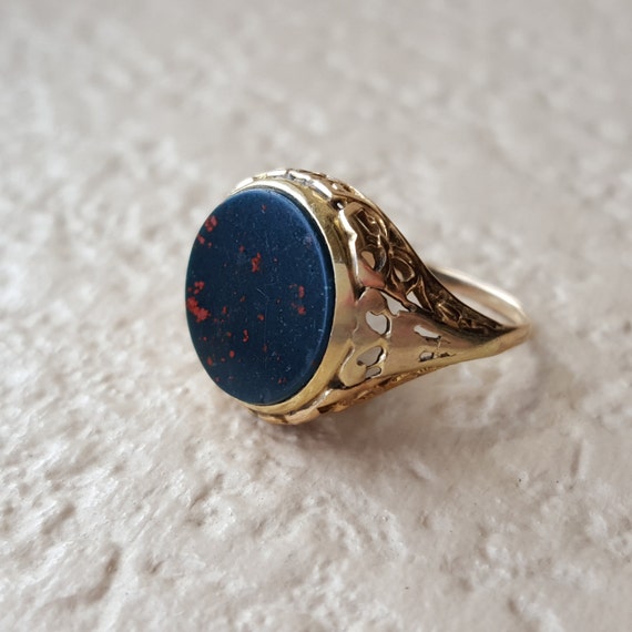 Antique Bloodstone Signet Ring in 10K Yellow Gold Size 4.75