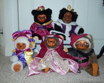 RAIKES Bears ROYAL family-Queen Mary-King William-Maid Marion- Joker/Jester-Robin Hood- Wood Face And Feet Fur body-christmas gift