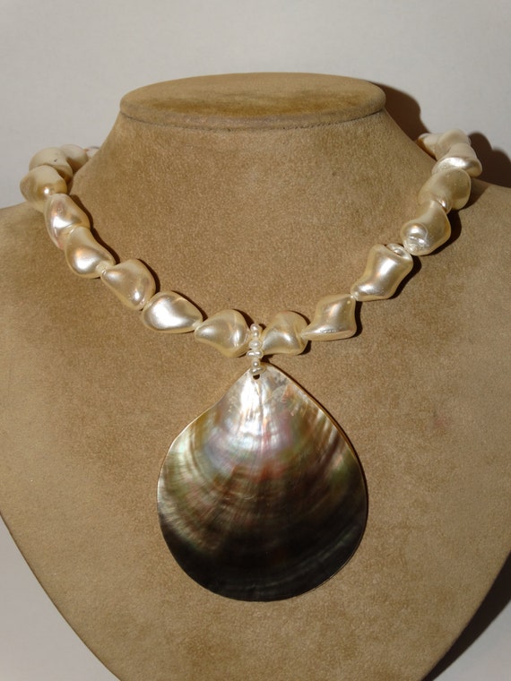 Vintage Baroque Pearl Necklace with a Beautiful Multicolor