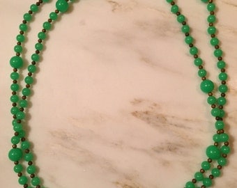 Vintage jade green flapper beaded necklace