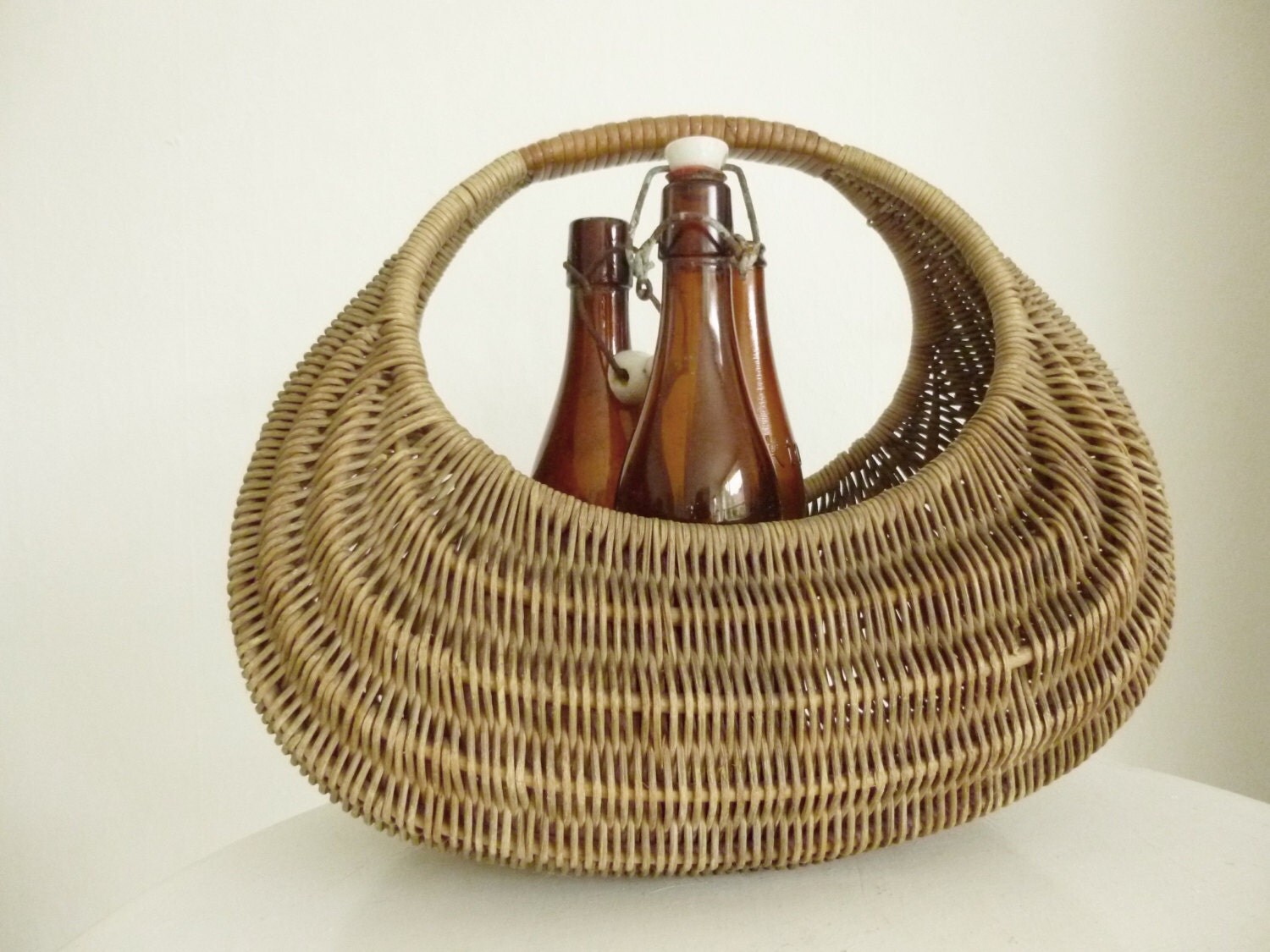 Sweet old wicker basket, Red Riding Hood…CHARMANT! Haute Juice