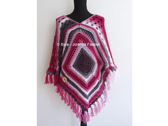 PATR1015 - Xyra Haakpatroon - poncho 2 squares (Nederlands & Engels US)