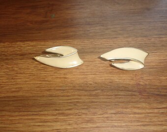 vintage clip on earrings ivory color enamel