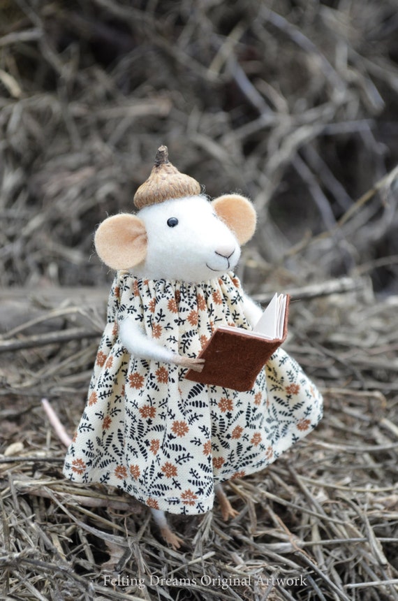 Sweety Reader Mouse - Felting Dreams