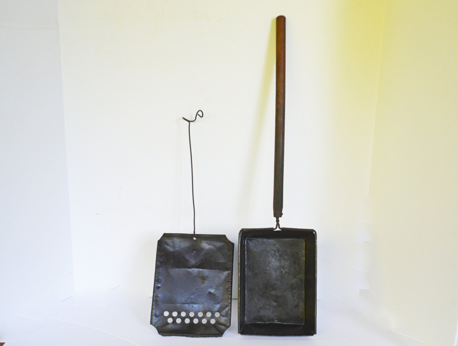 Antique Bed Warmer. Metal Bed Warming Pan by Vintassentials