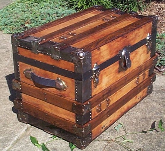 543 Restored Antique Flat Top Trunk For Sale w Working Lock