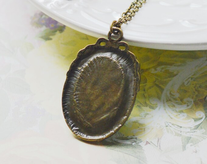 One day in the Garden // Pendant metal brass with cameo polymer clay // Retro, Vintage, Boho Chic // Flowers // Nature