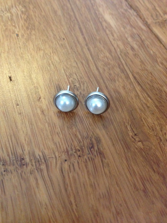 Pearl Nickel Free Stud Earrings. 8mm. 10