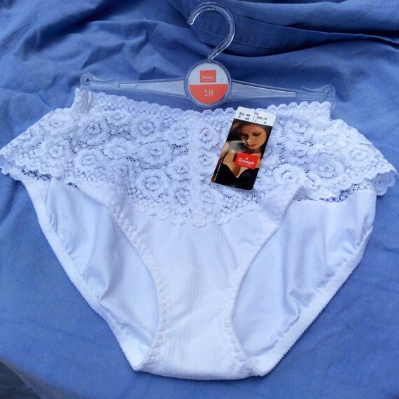 Triumph lace panties UK 18 US 14 EU 46 new old stock