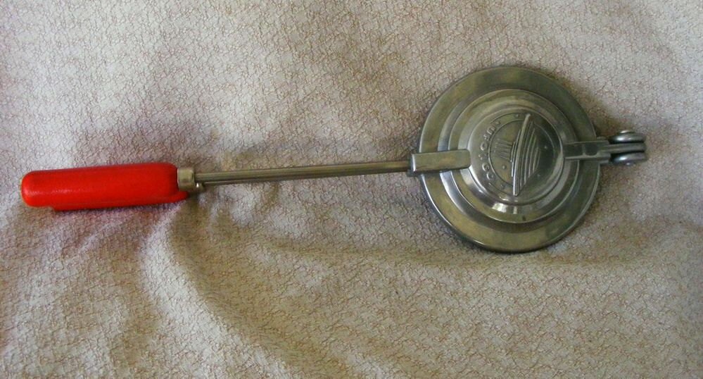 UFO Go Sandwich Press Grill Campfire Flying Saucer by linsvintage