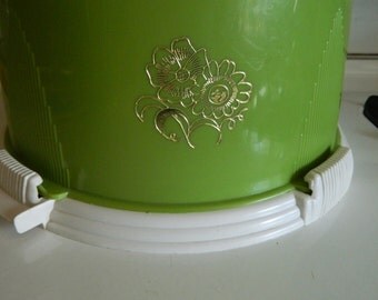 1960s LockLift Cake Cover / retro cake carrier