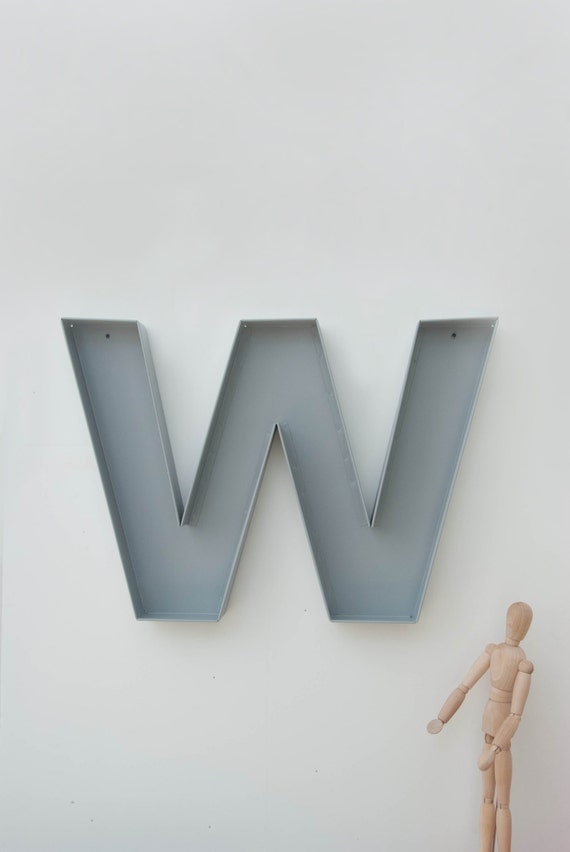 Hanging wall letter W sign letter wall decor / metal letters