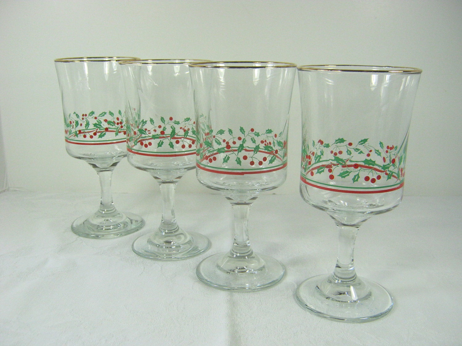 Vintage Christmas Wine Goblets Holly Glasses Holiday Set 4