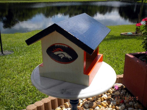 denver broncos wood bird feeder nfl by sportsteambirdfeeder denver broncos wood bird feeder nfl by sportsteambirdfeeder