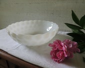 Milk Glass Bubble Bowl / Anchor Hocking Serving Bowl / Vintage Vegetable Bowl / White Bulls Eye Bowl / Vintage Milk Glass Bowl / Vntage Bowl
