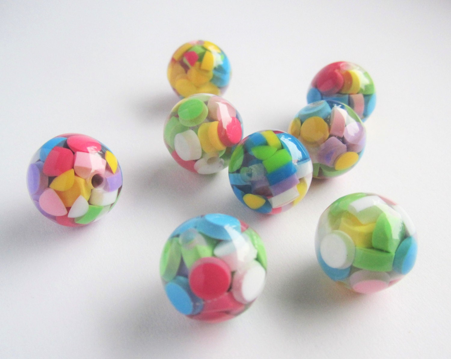 10 multicoloured resin round beads 0.75inches / 20mm from