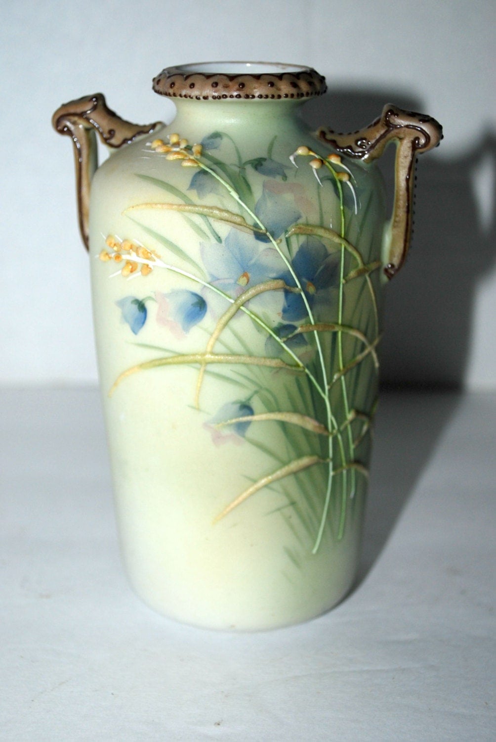 Nippon vase Morimura Bros hand painted vase moriage detail