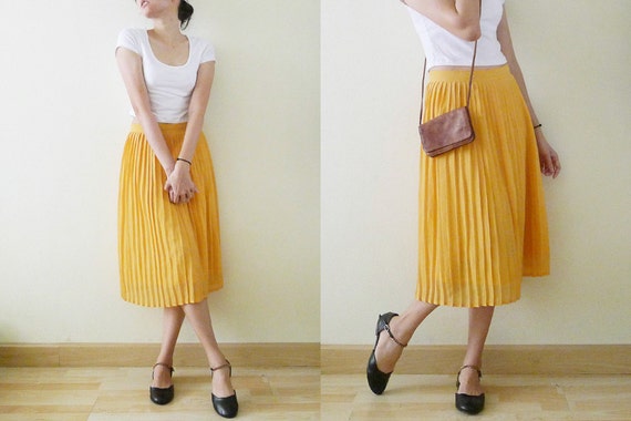 vintage 70's Plain Mustard Yellow Pleated skirt high