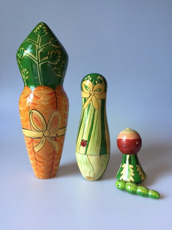 vintage wooden nesting dolls