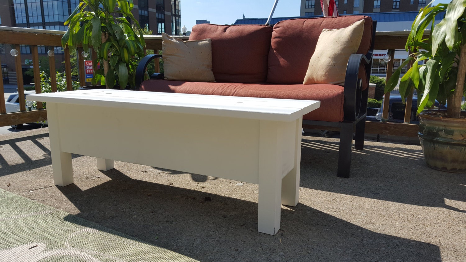 Outdoor Cooler Coffee Table / Built in Beer / Wine / Ice