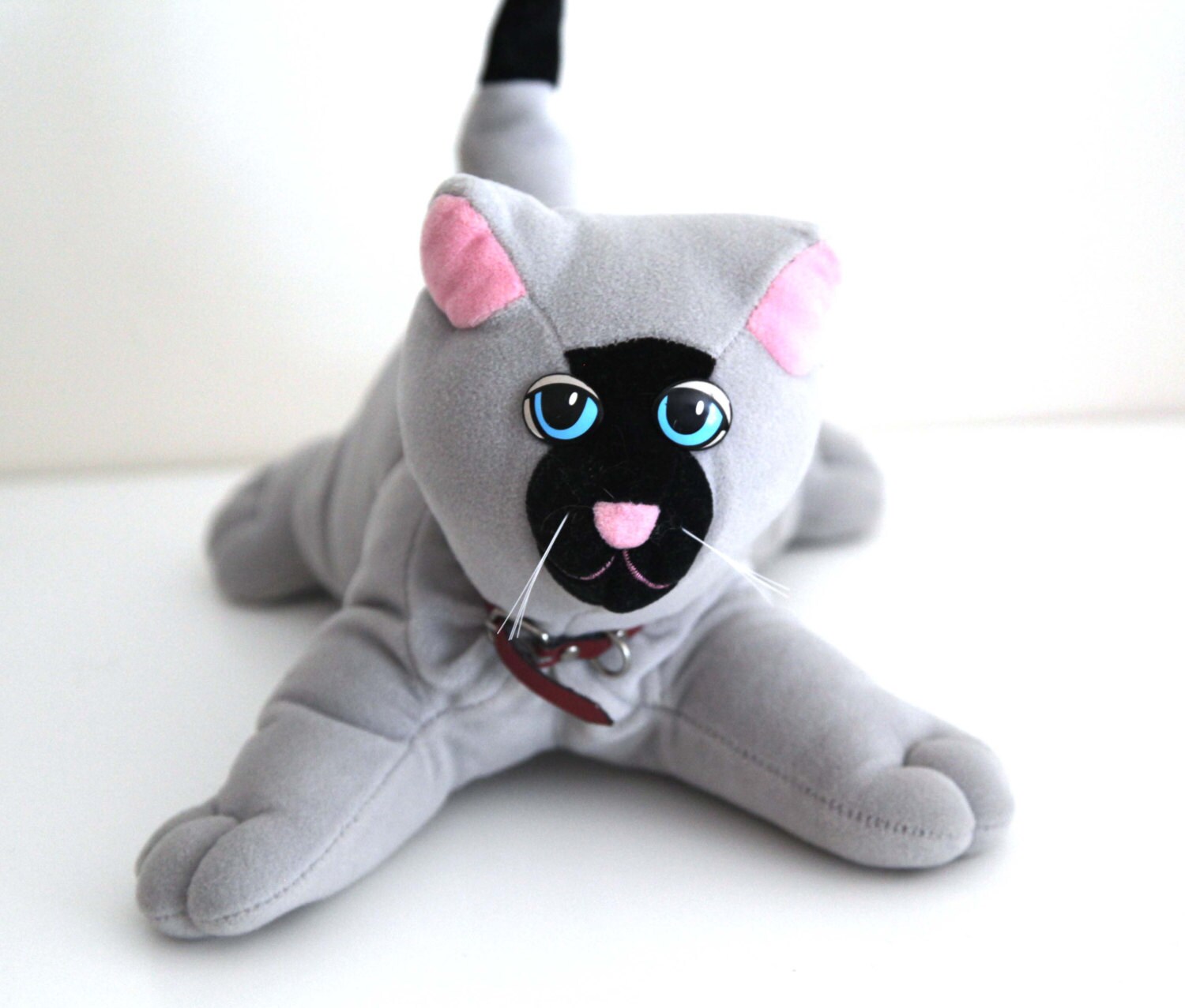 stuffed animal cat that purrs