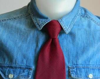 Vintage 60s Crimson Patterned Tie - Men's Clip-On Short Necktie