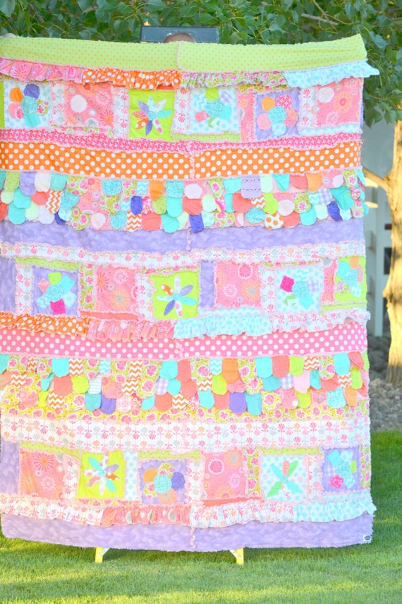 Flower Applique Twin Size Rag Quilt Cottage by avisiontoremember
