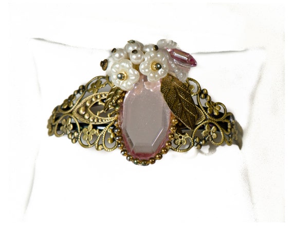 Filigree bangle bracelet gold tone metal vintage style pink rhinestone ...