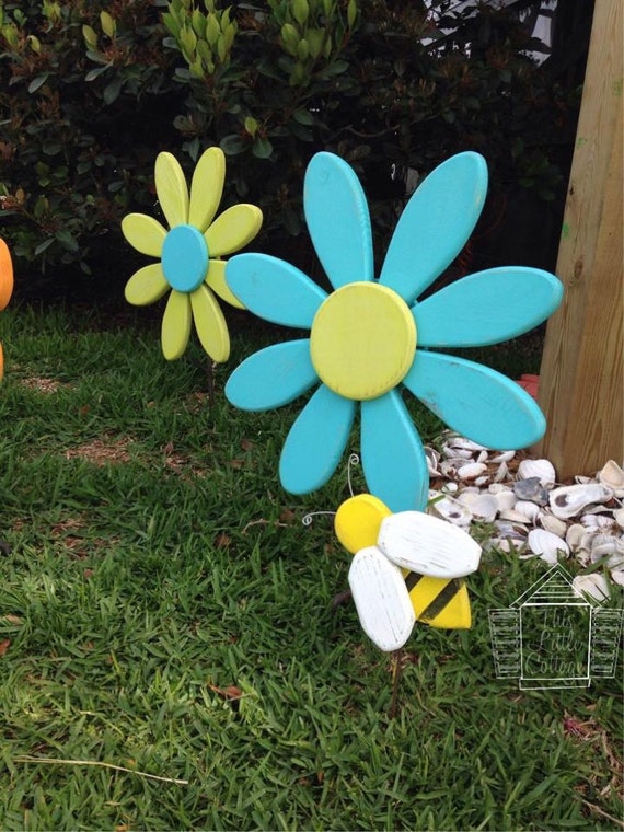 Bumble Bee garden art outdoor decor shabby chic insects Bumble Bee garden art outdoor decor shabby chic insects