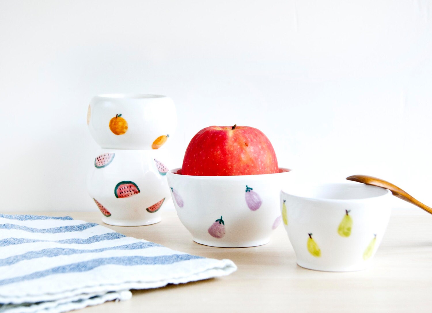 Ceramic serving bowls Small pottery bowls Illustrated by noemarin