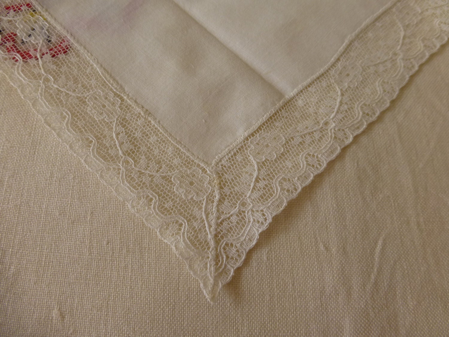 Vintage cream handkerchief with lace edge – Haute Juice