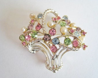 Items similar to Vintage CORO Baroque Faux Pearl and Rhinestone Flower ...