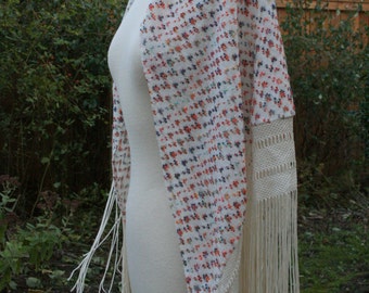 SALE Lovely vintage 1970s knitted floral shawl