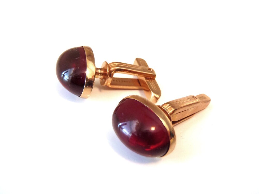 Vintage Hickok Gold Tone CuffLinks Ruby Red Lucite Oval