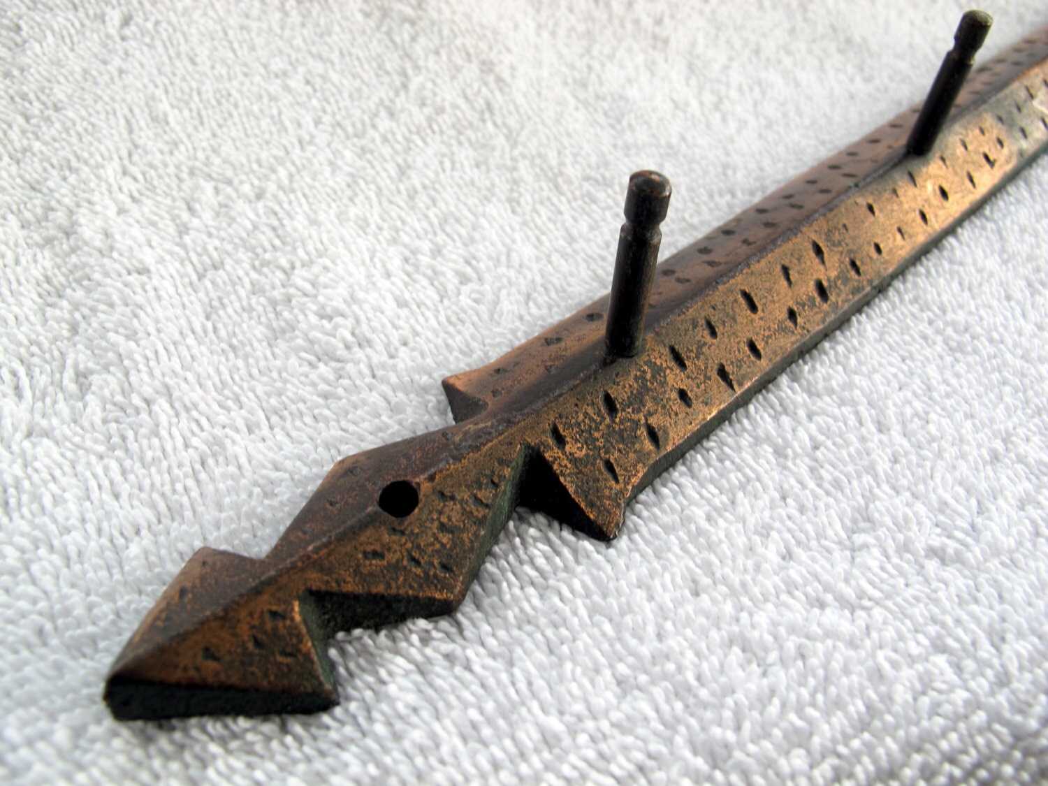 Copper gothic wall hook / Vintage antiqued copper key holder / Faux hammered jewelry hanger