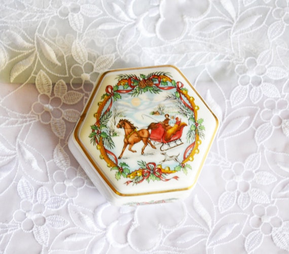 Heritage House Music Box Jingle Bells Melodies of Christmas