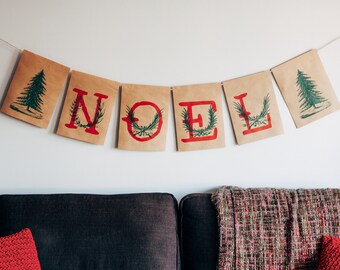 Noel & Wreath Wall Decor