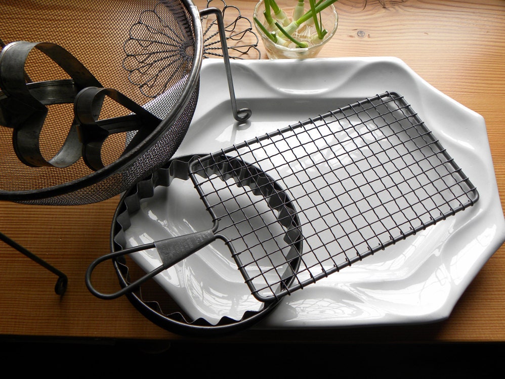 Antique FRENCH Bakery Rectangle Wire Ware Trivet Cooling Rack Serving Tray w/ Long Serving