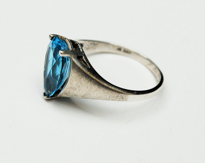 Blue topaz sterling Ring size 9 1/2