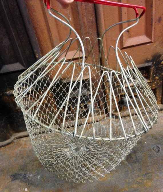 Vintage Farmhouse Wire Collapsible Egg Basket Metal Mesh