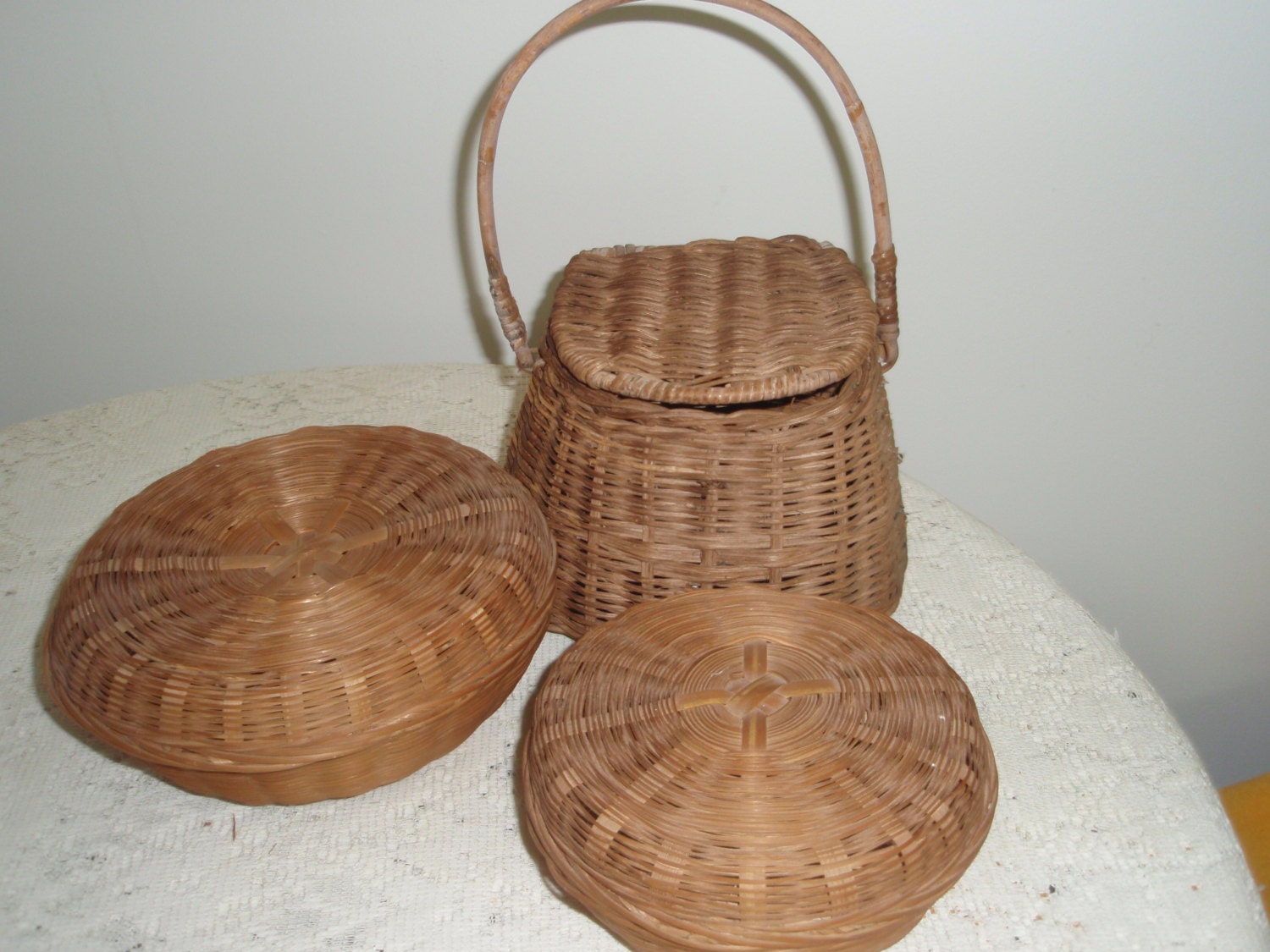 Wicker storage baskets Three small wicker baskets with lids