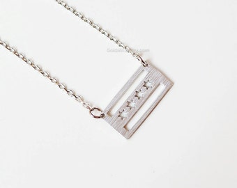 Chicago flag necklace in silver, Chicago necklace, dainty chicago flag necklace, chicago souvenir, chicago love, remember chicago