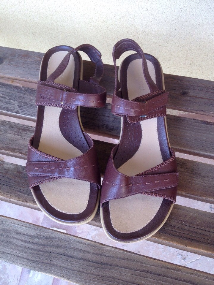 ecco brown sandals