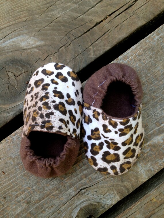 Items similar to Cheetah Print Cozy Flannel Baby and Toddler Crib Shoes